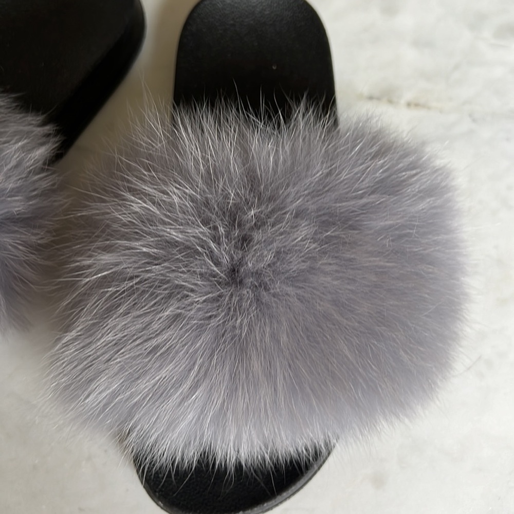 Fur flip-flops 💜. Size 6 - Picture 2 of 8